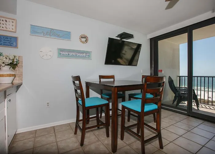 Island Winds West: Beachfront Getaway Steps From The Hangout Holiday home