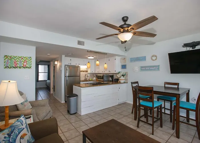 Holiday home Island Winds West: Beachfront Getaway Steps From The Hangout *