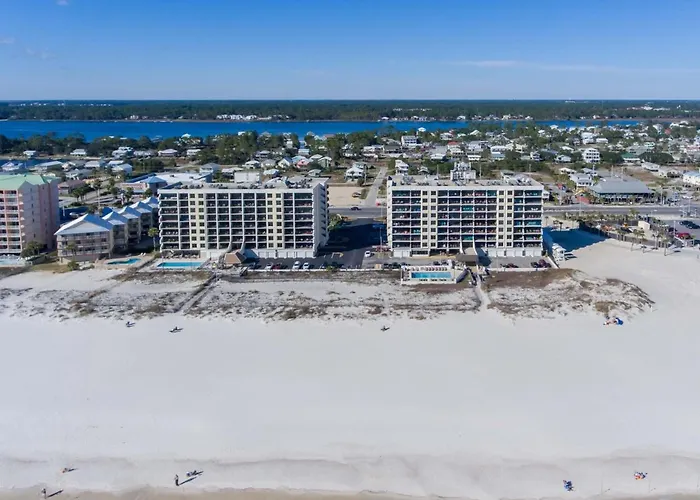 Island Winds West: Beachfront Getaway Steps From The Hangout Holiday home
