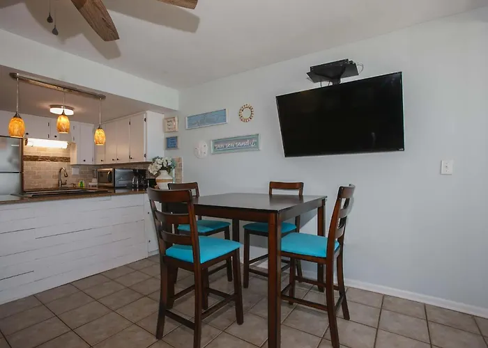 Island Winds West: Beachfront Getaway Steps From The Hangout Gulf Shores