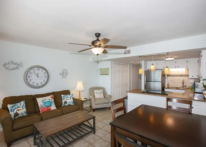 Island Winds West: Beachfront Getaway Steps From The Hangout Holiday home Gulf Shores