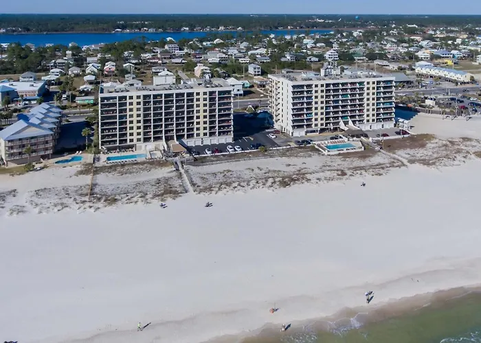 Island Winds West: Beachfront Getaway Steps From The Hangout Holiday home