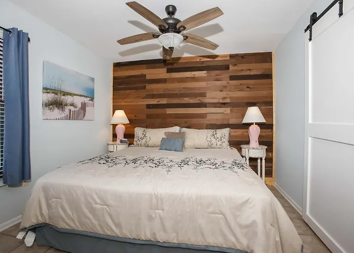 Island Winds West: Beachfront Getaway Steps From The Hangout Holiday home Gulf Shores